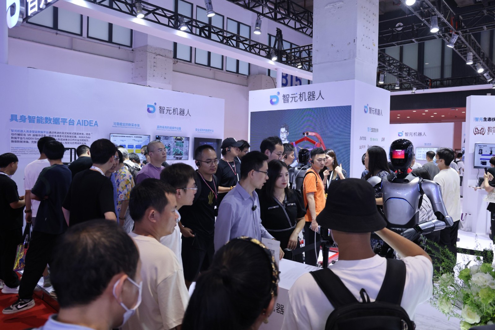 ng28南宫机器人亮相世界机器人大会WRC